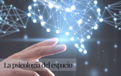 Cómo la psicología del espacio transforma tus viajes en ascensor